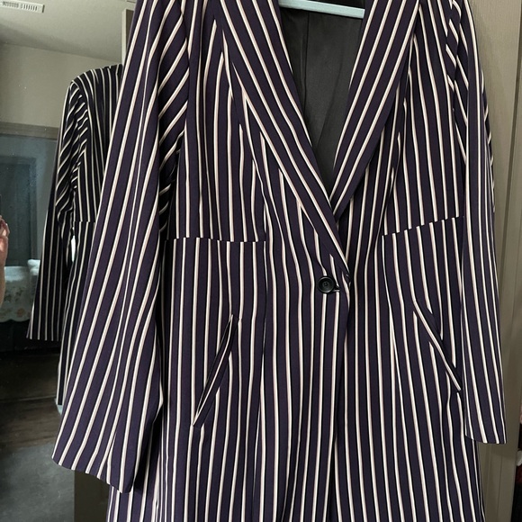 Torrid Navy and White Striped Blazer ‎✿ܓ Nice Weight, Lined - Picture 1 of 7
